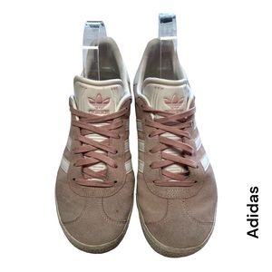 🌈 ADIDAS ‘Gazelle’ pink suede sneakers + size 6.5